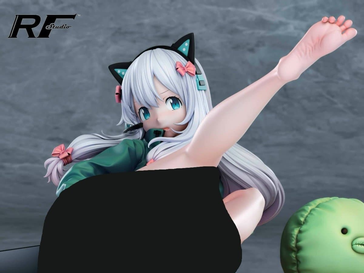 Izumi Sagiri Statue 1